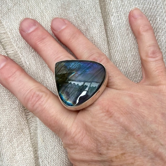 GORGEOUS Blue and Purple Labradorite Ring - Picture 3 of 11